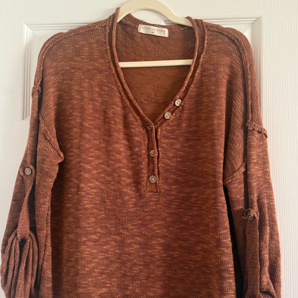 Stitch & Feather V-Neck Button Henley Sweater in Rust Brown S/M - Picture 3 of 9